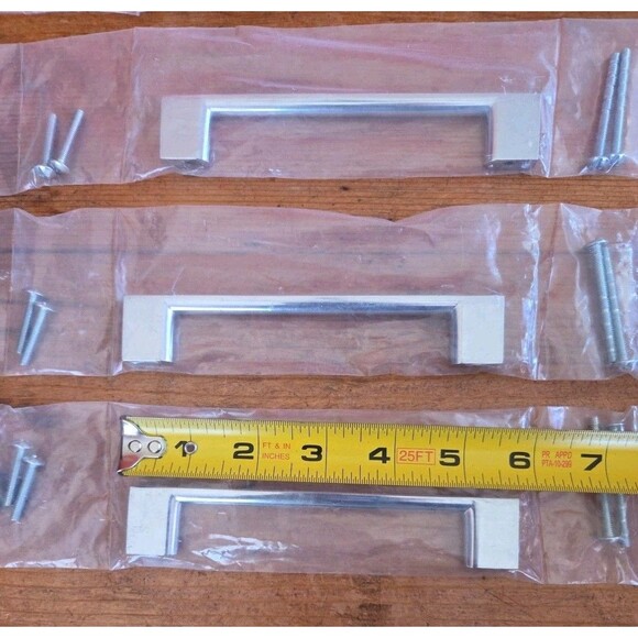 Jeffrey Alexander 635-128PC Sutton 5” Center Handle Cabinet Pull Polished Chrome - Picture 2 of 3